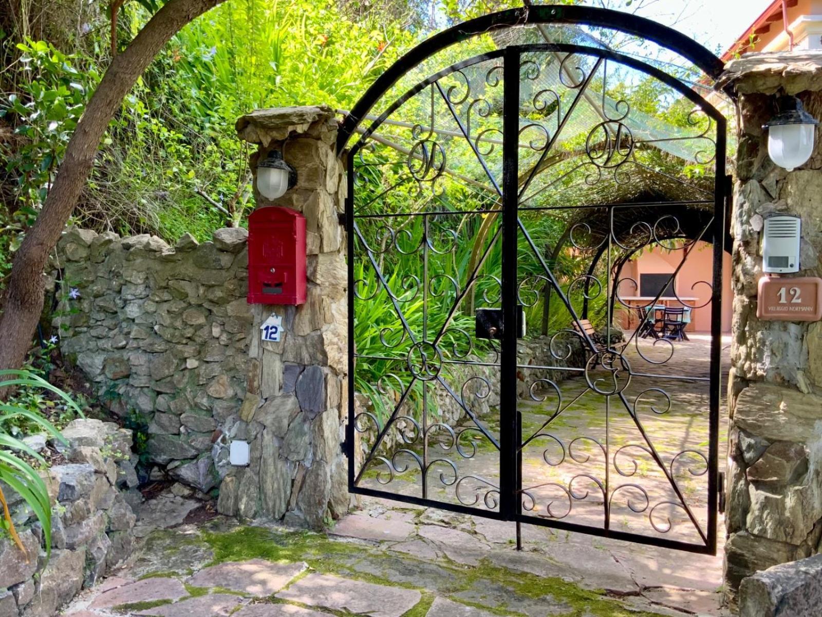 Aragonite Azzurra Casa Vacanza ゴンネーザ エクステリア 写真